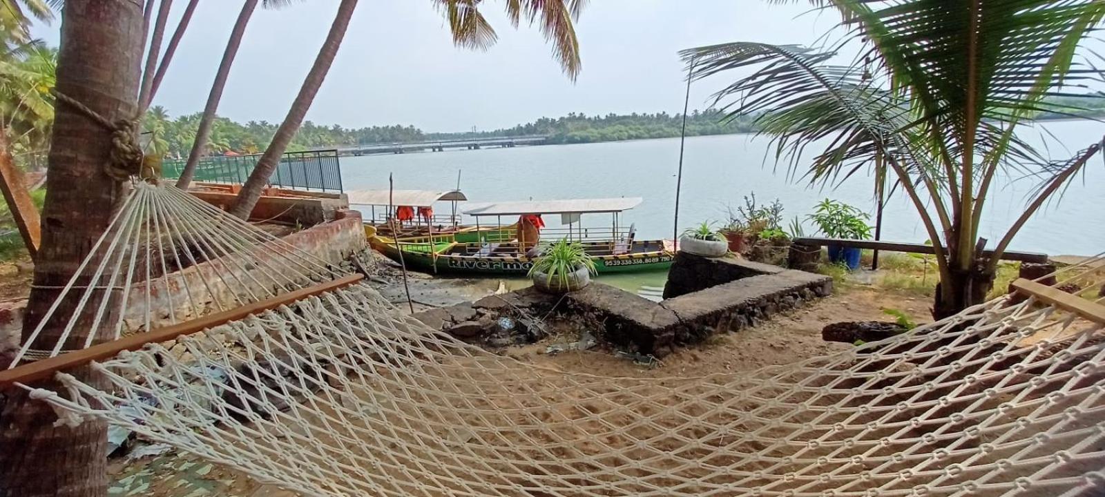 Island Riverside *