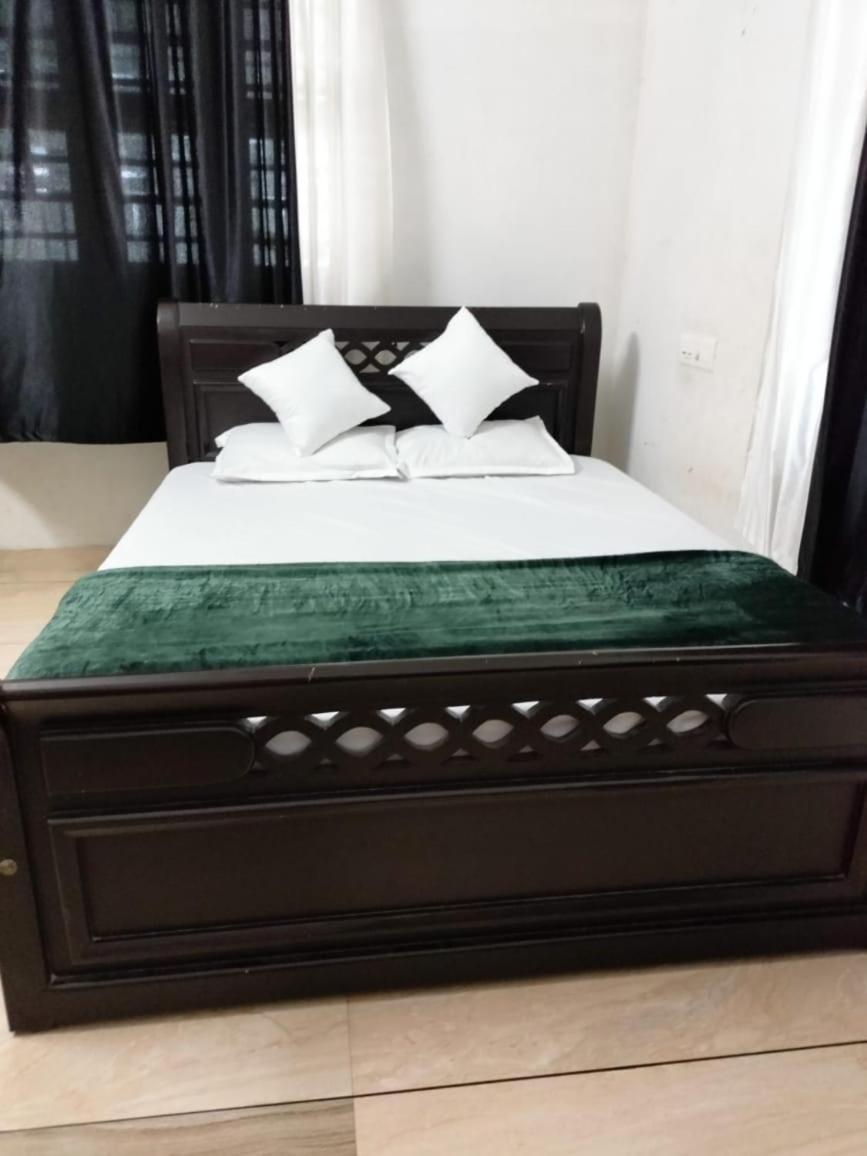 Island Riverside Homestay