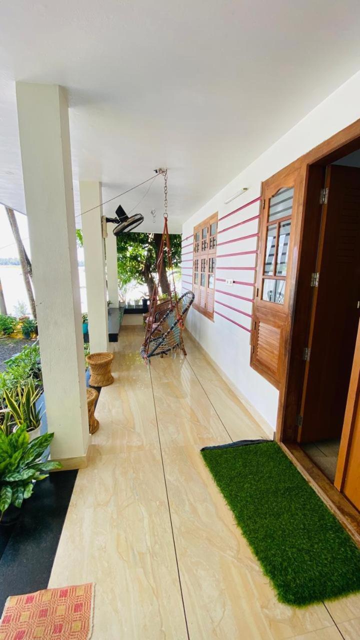 Island Riverside Homestay