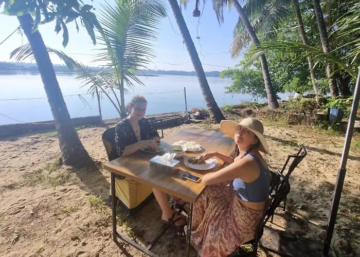 Green Island Homestay Riverside