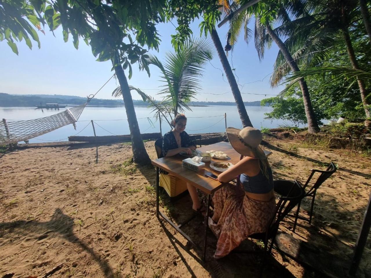 Homestay Island Riverside
